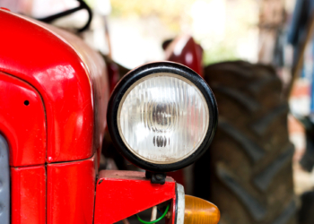 Czy warto zainstalować oświetlenie LED w starym ciągniku rolniczym?